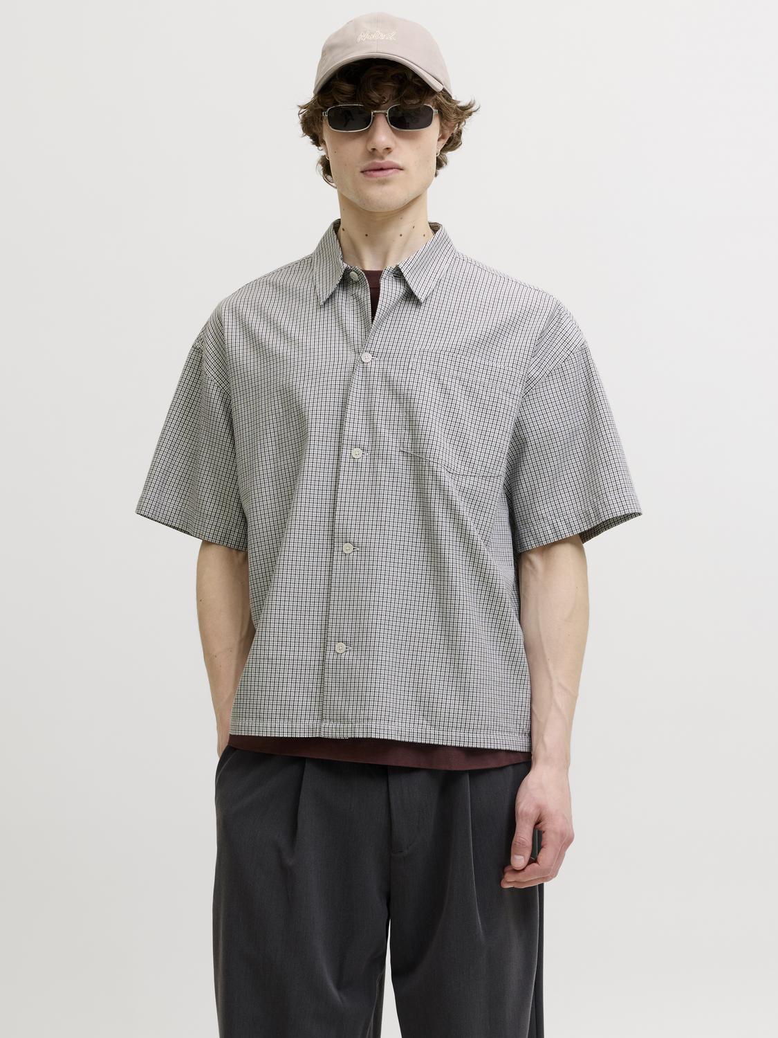 model_shot-front